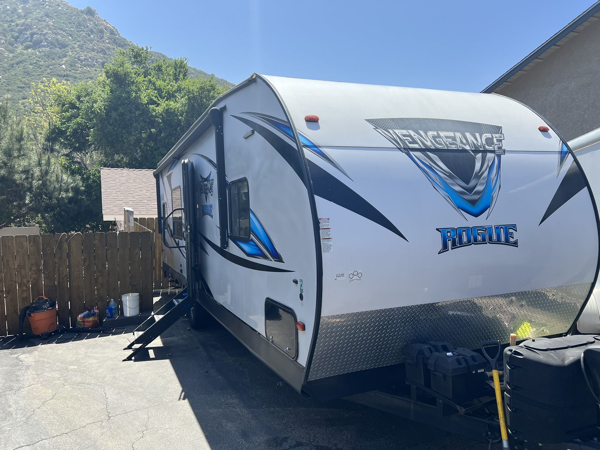 2018 Forest River Rogue Vengeance 28V for Sale in El Cajon, CA OfferUp