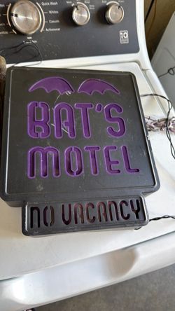 Bat's Motel No Vacancy Light-Up Sign