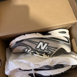 New Balance 740