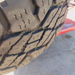 4  Lt275 65 18 10 Ply Truck Tires With 90%tread