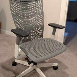 Autonomous - ErgoChair Ultra 2 Ergonomic Office Chair Without Headrest - White