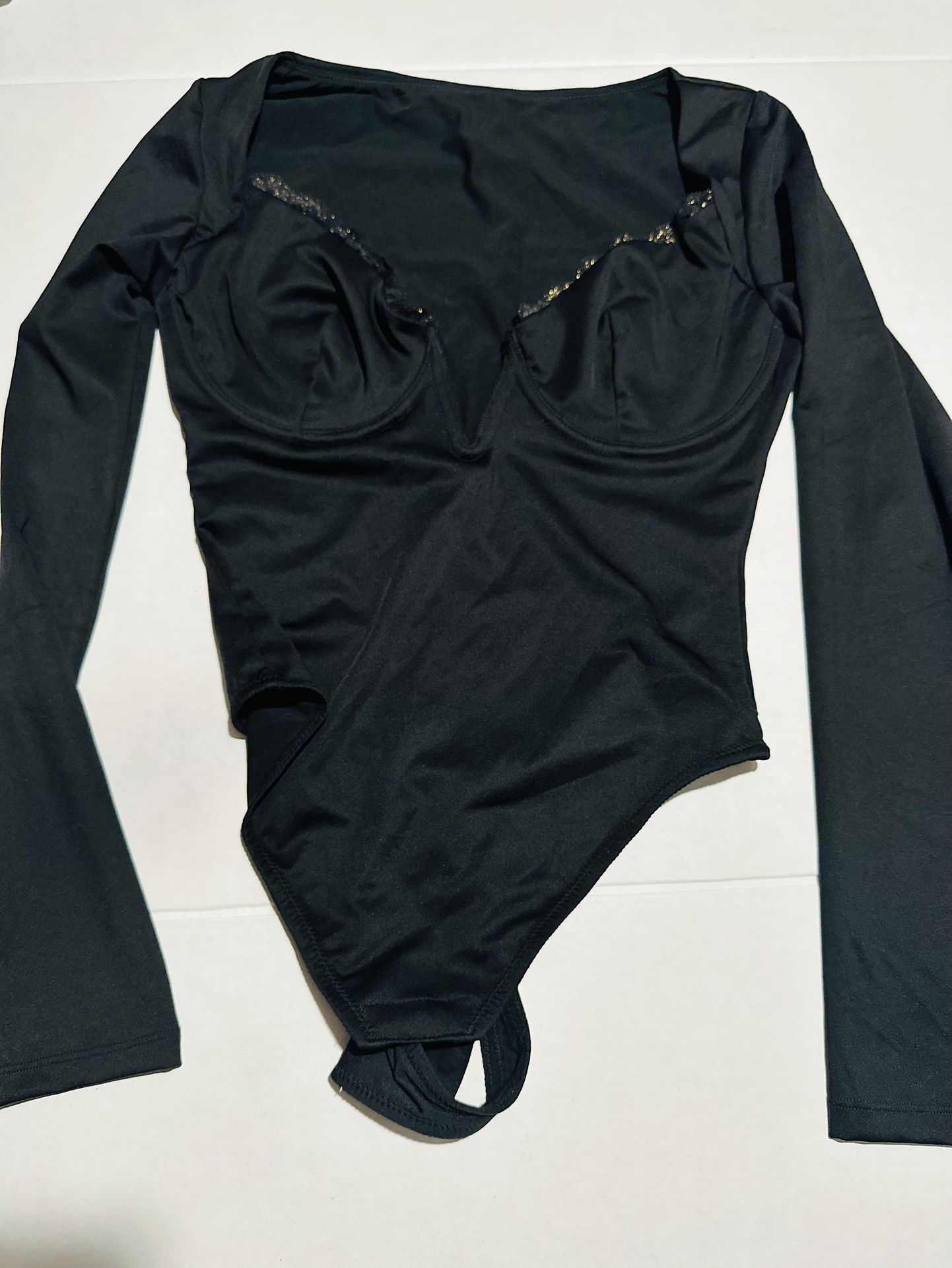 Popilush Shape-wear Bodysuit size S  Beautiful V Plung Neck with Lace Trim 