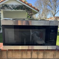 Mountable Whirlpool Microwave