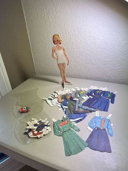 1950’s Vintage Paper Doll “Girl Scouts of the World Collection” excellent condition