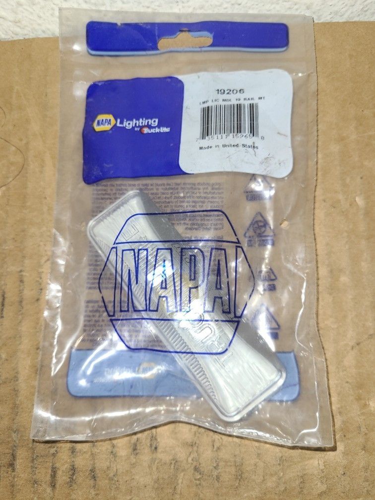 Truck-Lite 19206 License Light 12V Bracket Mount 1" x 4" New