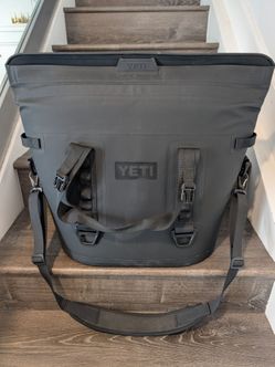 Yeti M30 Tote Hopper in Great Condition!