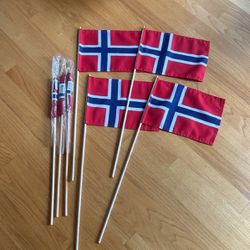 7 Norwegian Flags