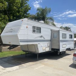 2000 Nomad 5th Wheel