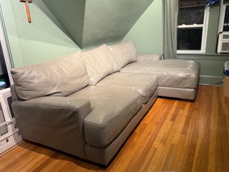 Raymour & Flanigan Gray leather sectional
