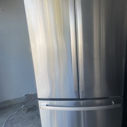 Ge Refrigerator In Like new Conditions 