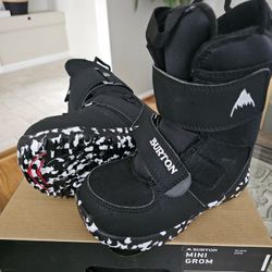 BURTONS Snowboard Boots  BRAND NEW 