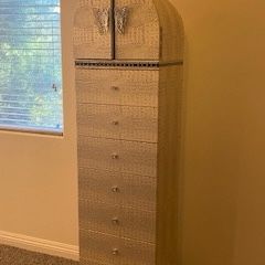 Swivel Jewelry Chest