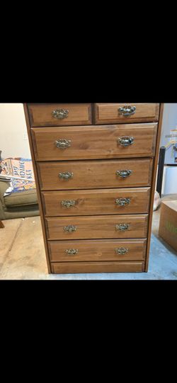 Dresser (solid wood) 5 drawer excellent condition