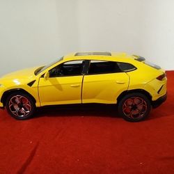 1:24 Diecast Metal Pull Back Car with 5 Openable Doors with Sound and Light Toy Decoration car Best Gift Toys for Kids 【Yellow Color】