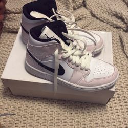 Woman’s Air Jordan 1 Mid