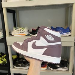 BRAND NEW Air Jordan 1 Retro High OG 'Mauve' Size 10.
