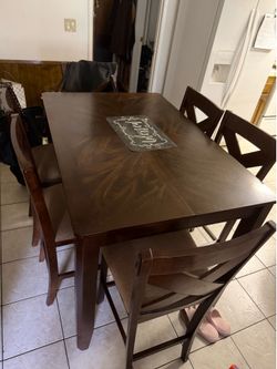 Dining room table + 6 chairs