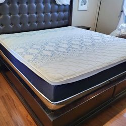 NEW KING PLUSH PILLOW TOP MATTRESS. Bed frame is not available. Take it home same day 👍