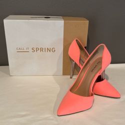 Beautiful coral close toe pump