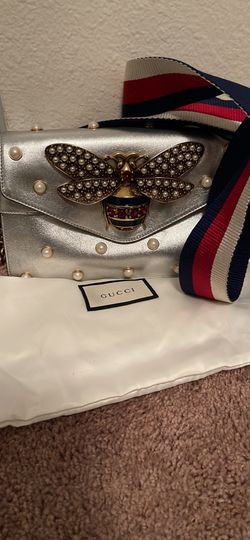 Broadway pearly online bee shoulder bag