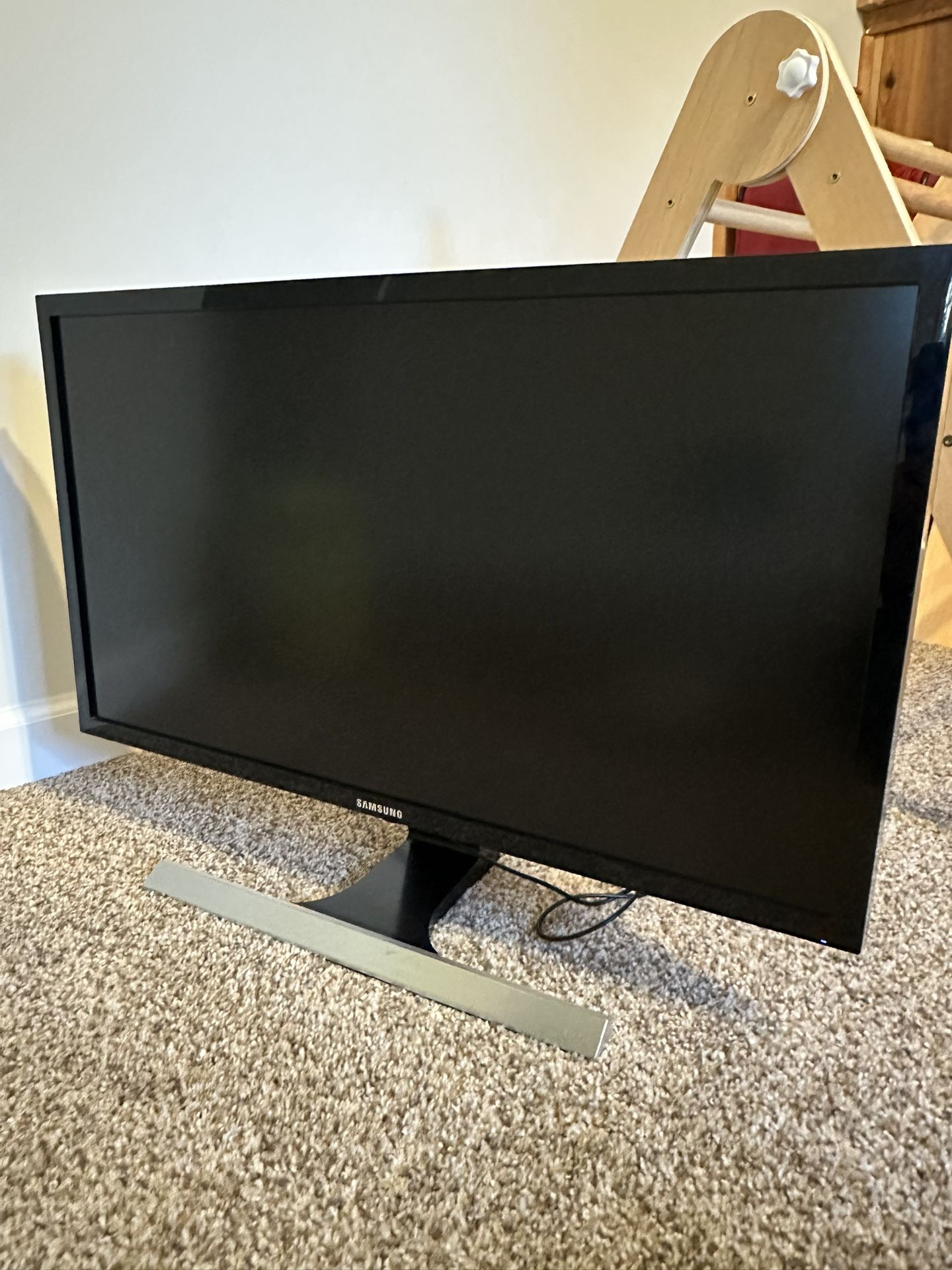 SAMSUNG 28-Inch 4K LED Monitor