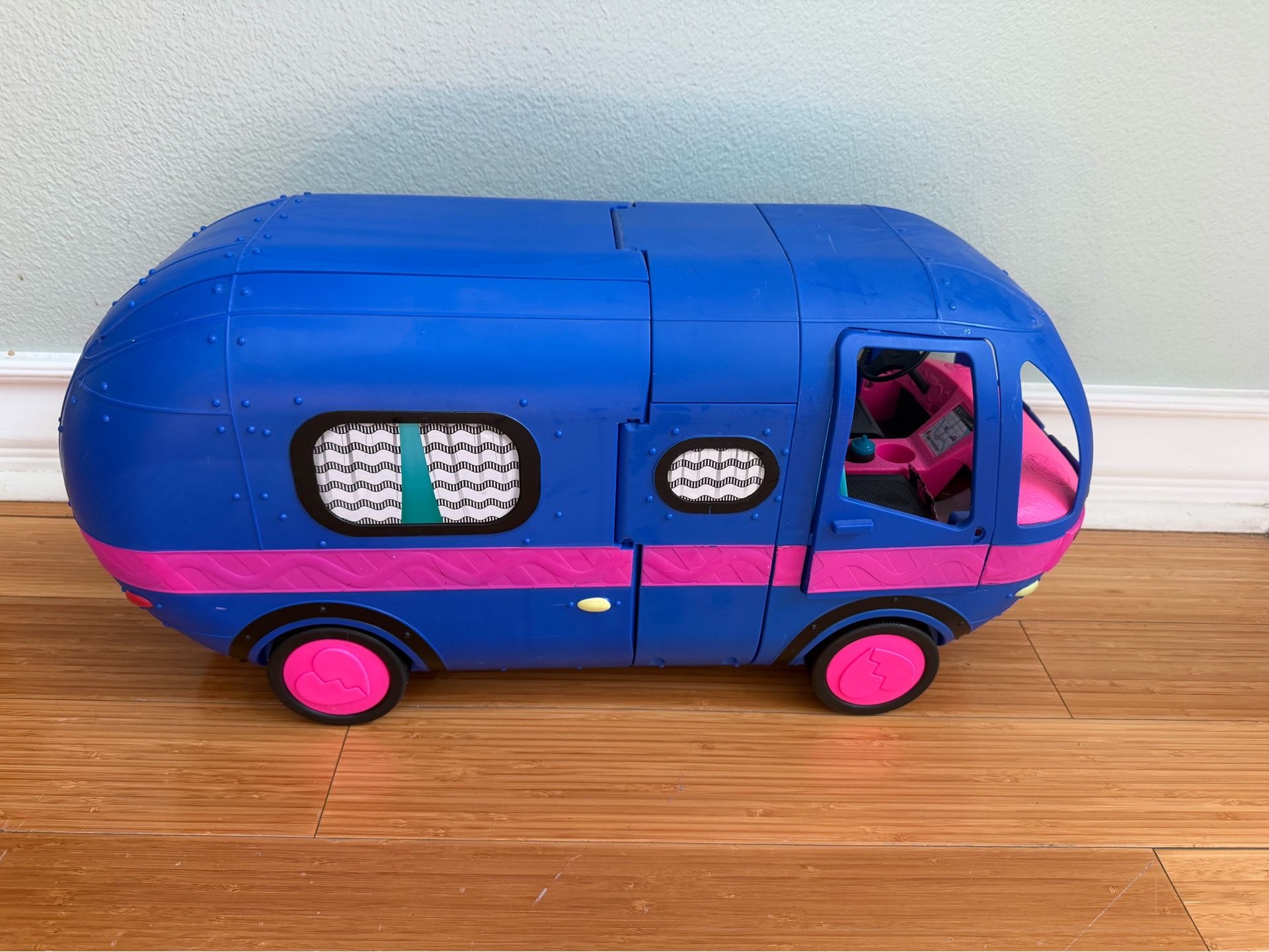 LOL doll bus
