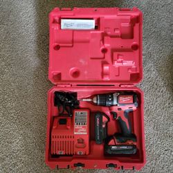 Milwaukee 2801-22CT M18 18-Volt Lithium-Ion Brushless Cordless Compact 1/2 Inch Drill/Driver Kit with 2 Batteries 2.0 Ah, Charger and Case  
