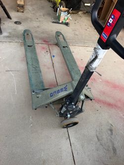 Standard pallet jack