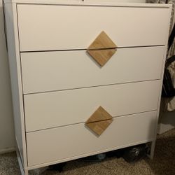 Dresser With Removable Organizers