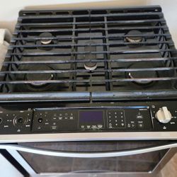 Whirlpool Set- Dishwasher/ Fridge & Gas Range