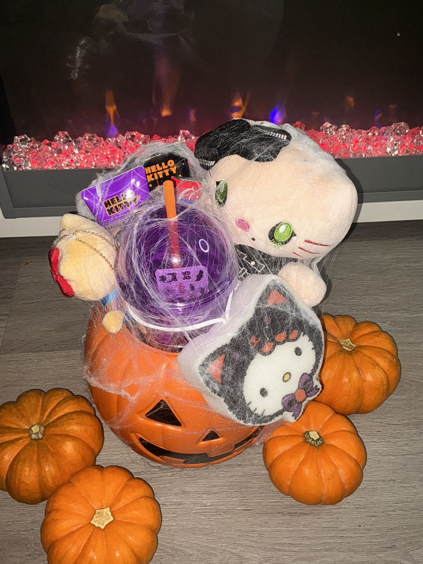 Hello Kitty Tiffany/Chucky BOO basket