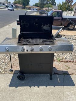 Propane Char Broil Grill- 4 Burner
