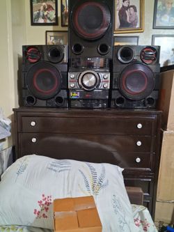 GREAT MUSIC SYSTEM IN GREAT CONDITION