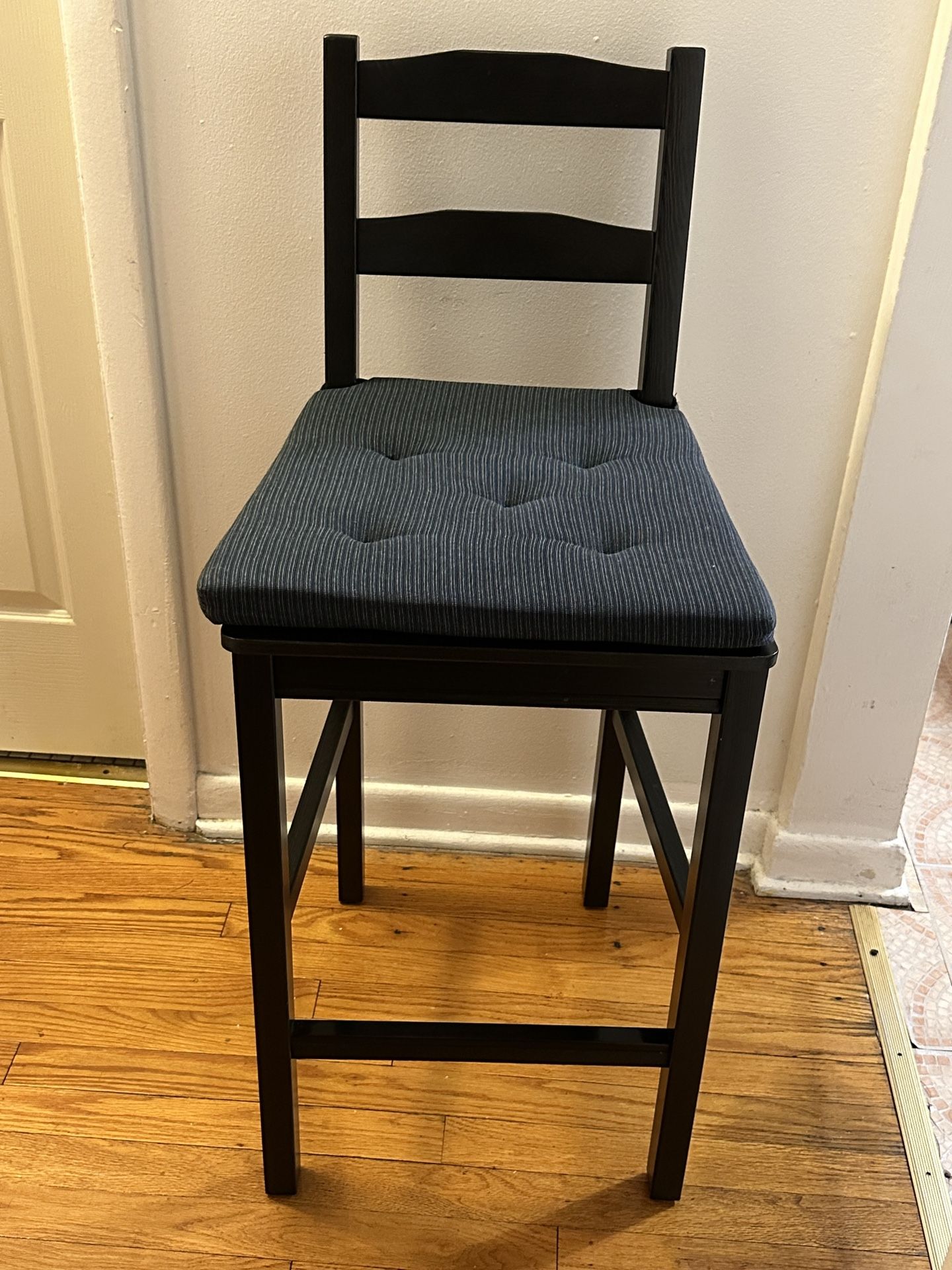 4 Bar Stools