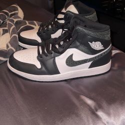 Nike Air Jordan 1 Mid Panda Elephant 