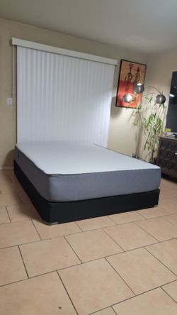 VERY NICE QUEEN SIZE CASPER MATTRESS AND BOXSPRING FOR SALE! IN EXCELLENT CONDITION, FREE DELIVERY