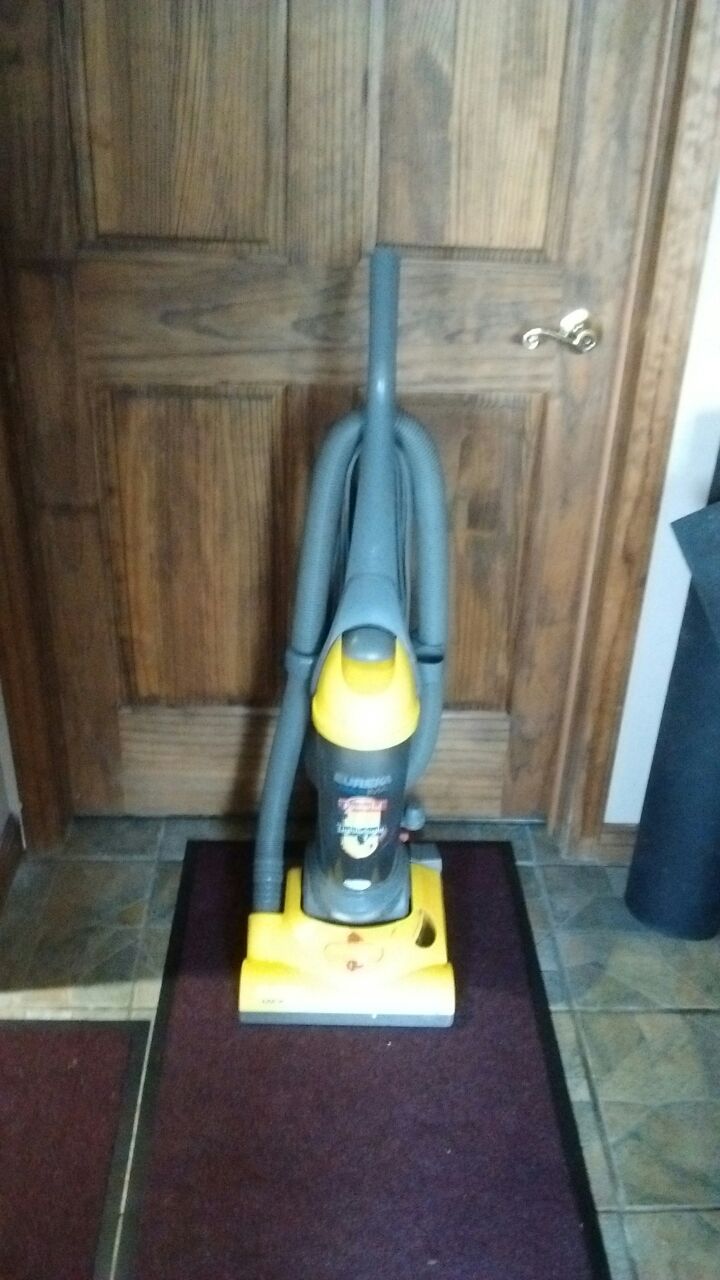 Eureka vacuum upright used