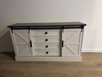 Farmhouse 4 drawer dresser with sliding doors