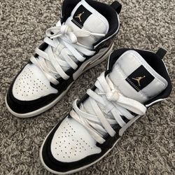 kid Jordan 1 Mids 