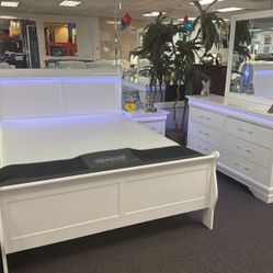 Amazing Offer Now👍Beautiful White 5pc Bedroom Furniture Set Available Crazy Deal $599