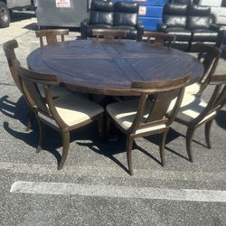 Restoration Hardware Black Walnut Solid Wood King Round Dining Table Bohemian Style$1500