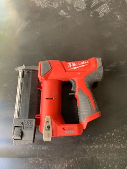 Milwaukee M12 23 Gauge Pin Nailer