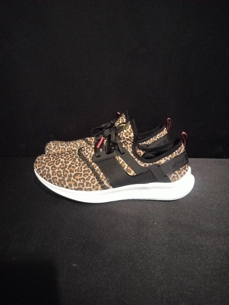 Women's Leopard Printed New Balance Sneakers (Size 9)