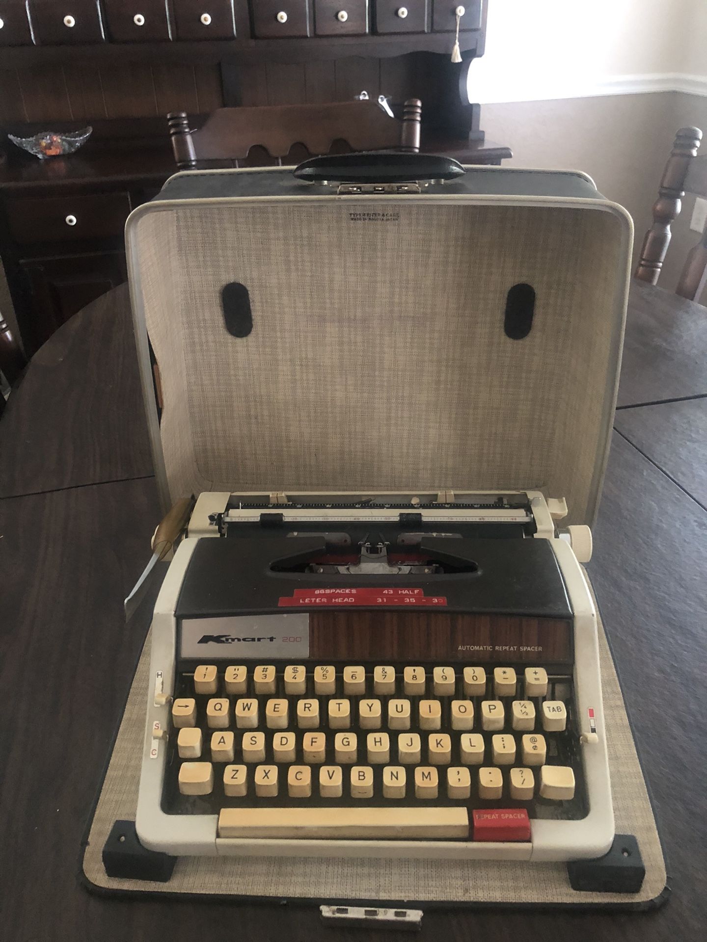 VINTAGE KMART 200 PORTABLE TYPEWRITER W/ORIGINAL CASE AUTOMATIC REPEAT SPACER