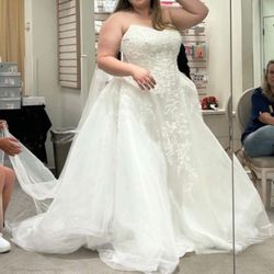 Size 20W oleg Casinni Style CWG1050 Wedding Dress