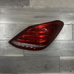 2015-2018 W205 C300 MERCEDES BENZ C CLASS TAIL LIGHT RIGHT DRIVER SIDE
