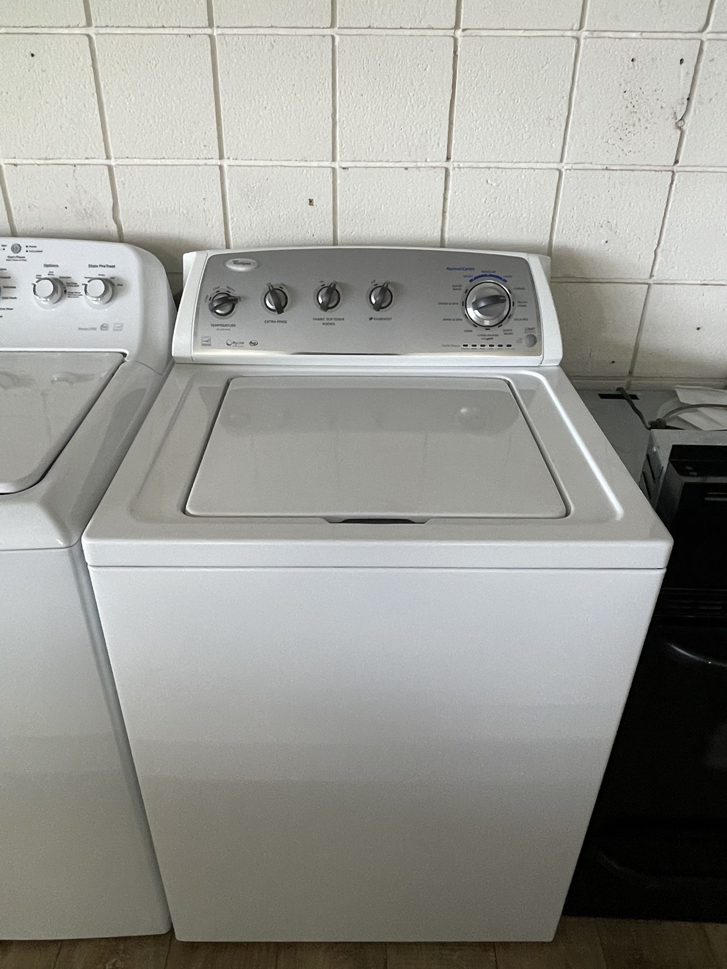 Whirlpool Super Capacity Auto Sensing Smart Washer In Excellent Working Condition