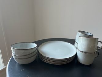 IKEA Gladelig Dish Set