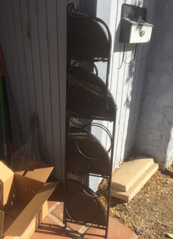 Foldable corner shelf