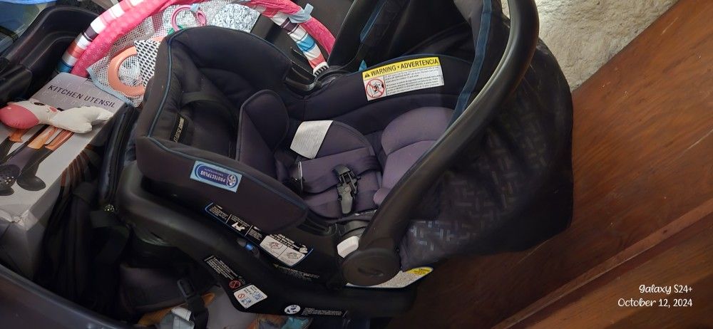 still in good condition not expired baby trend carseat 